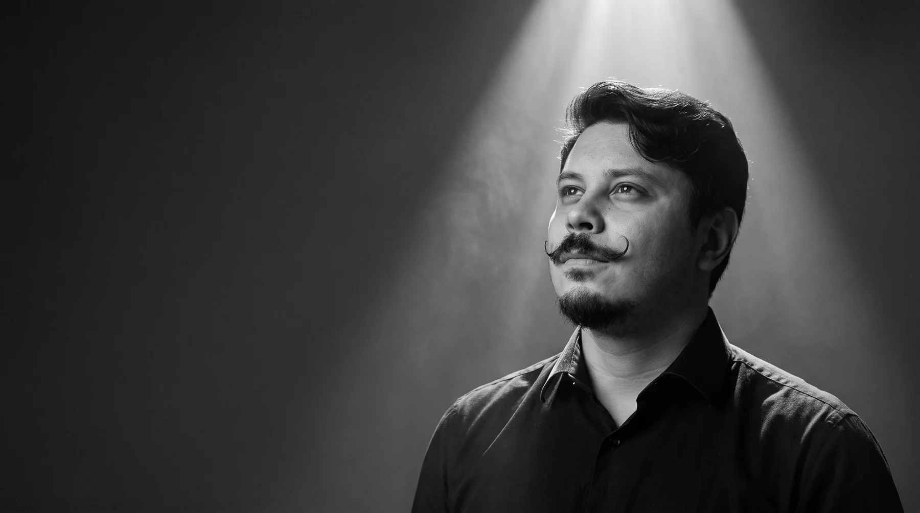Carlos Pedroso under a single beam of light